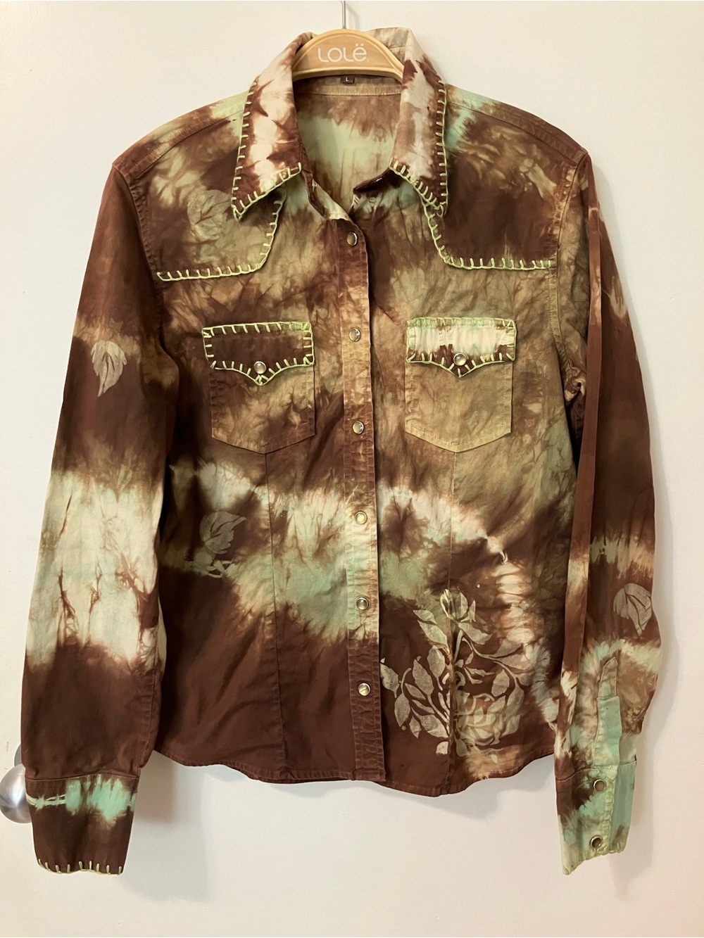 Cool, unique, collared cowboy-stitch Apartment shirt